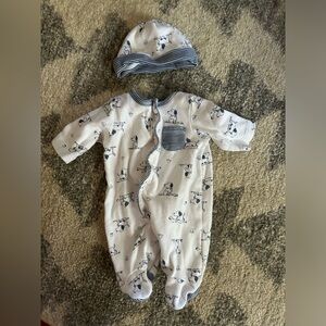 Premie adorable onesie with matching hat. Only worn a couple times!